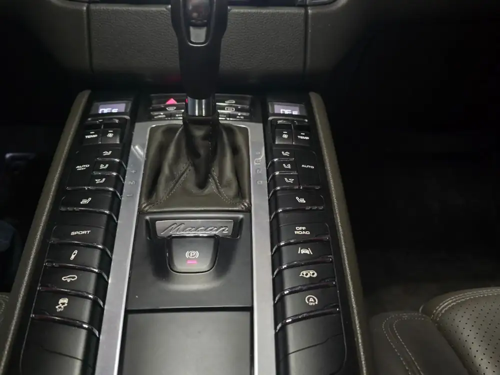 PORSCHE macan