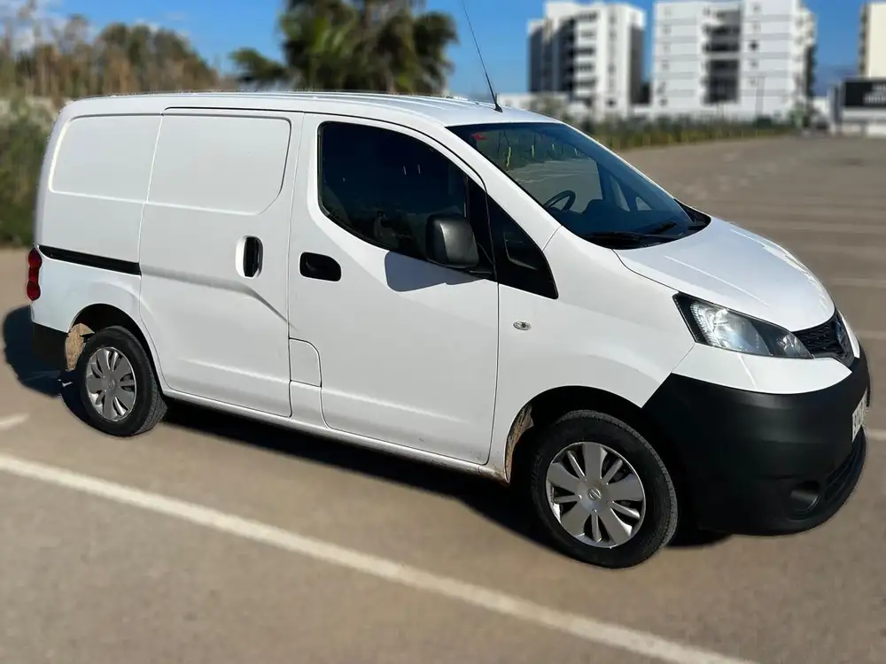 NISSAN nv200