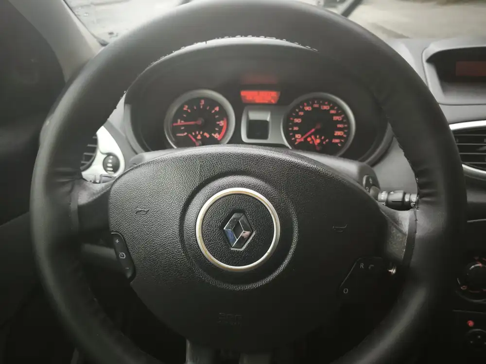 RENAULT clio