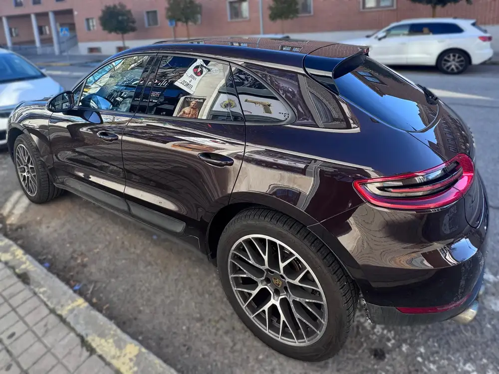 PORSCHE macan