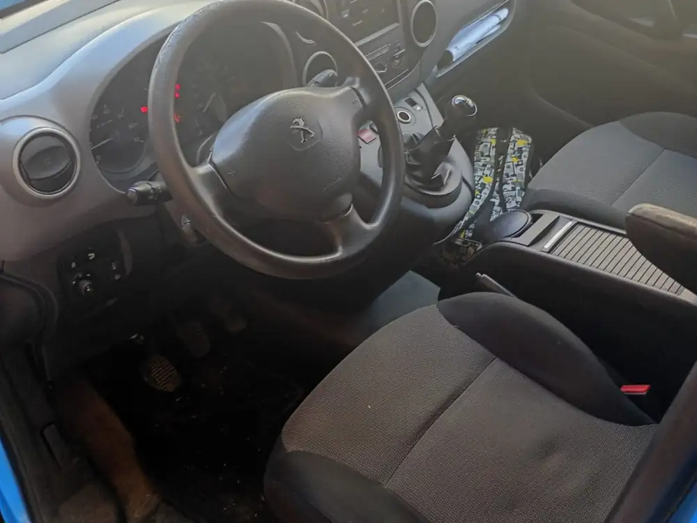PEUGEOT partner