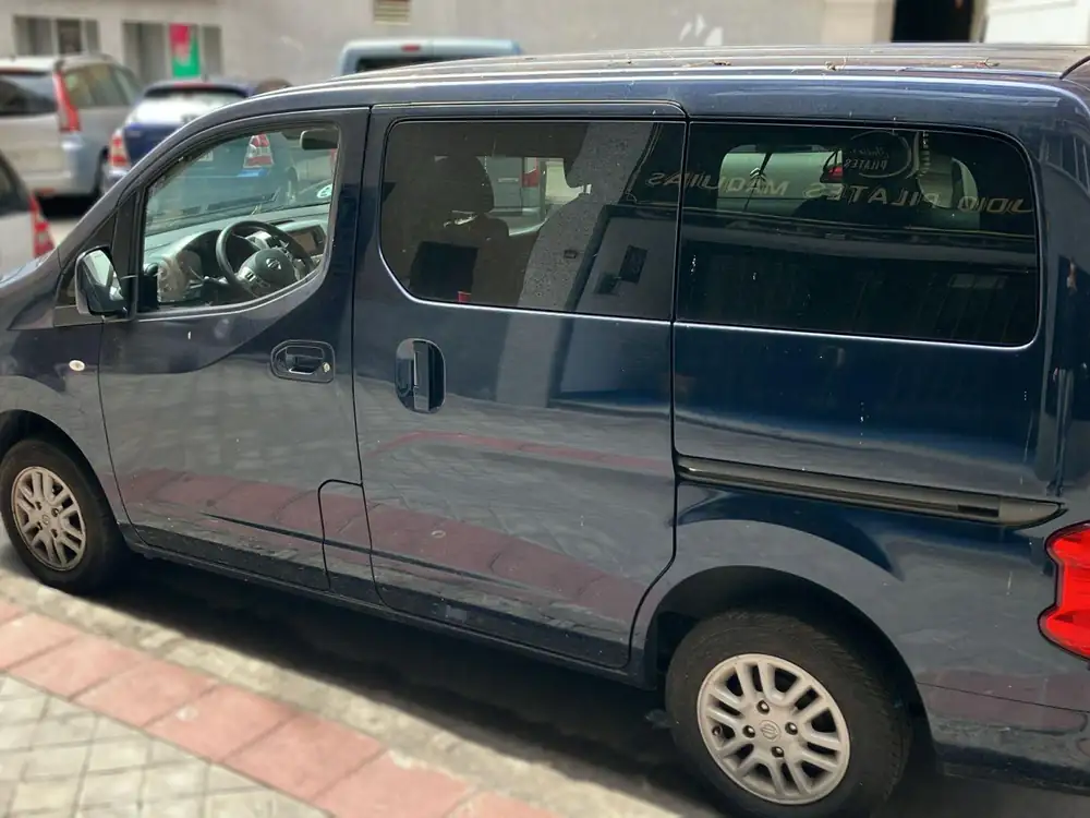 NISSAN nv200
