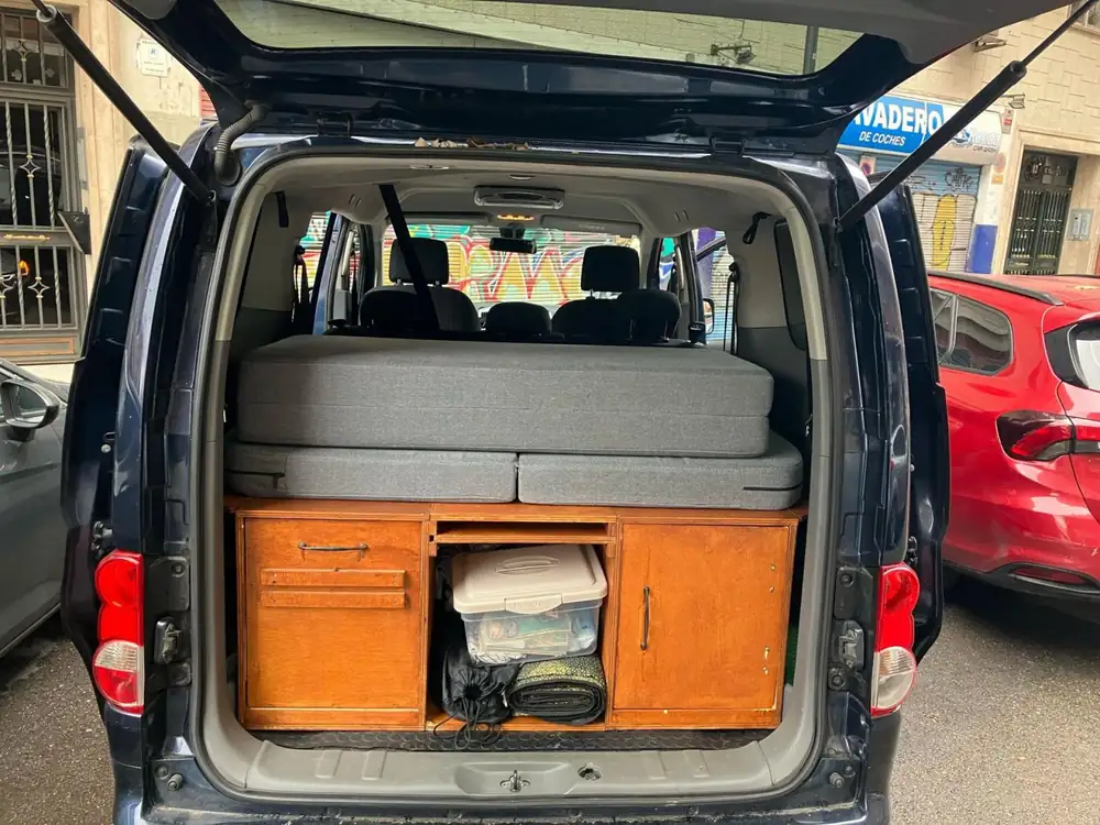 NISSAN nv200