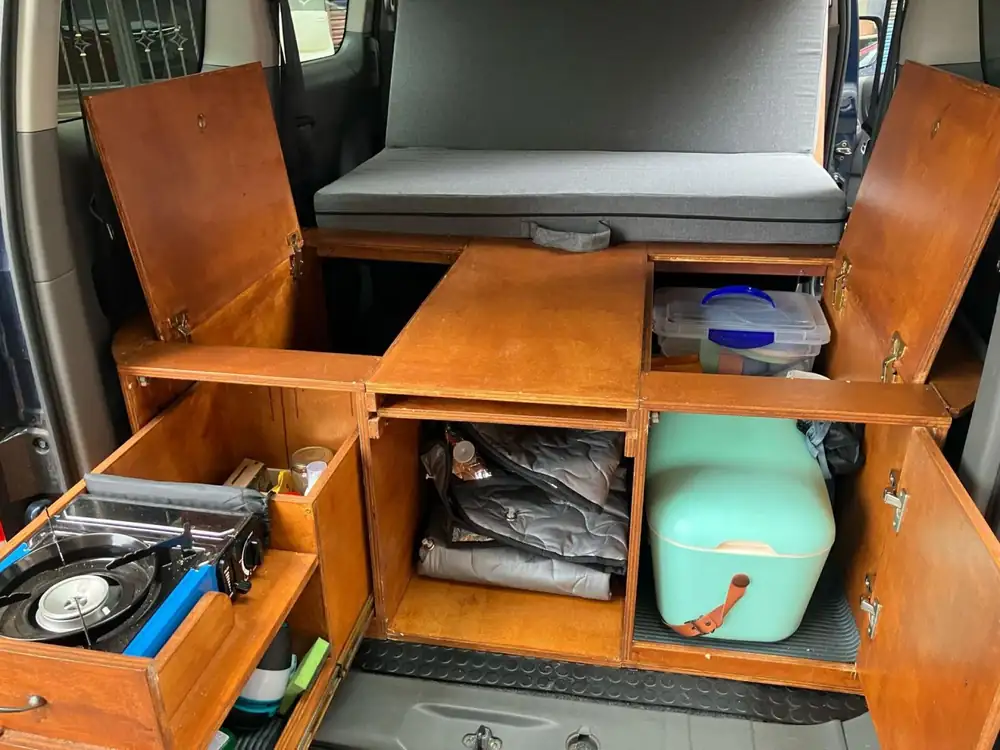 NISSAN nv200