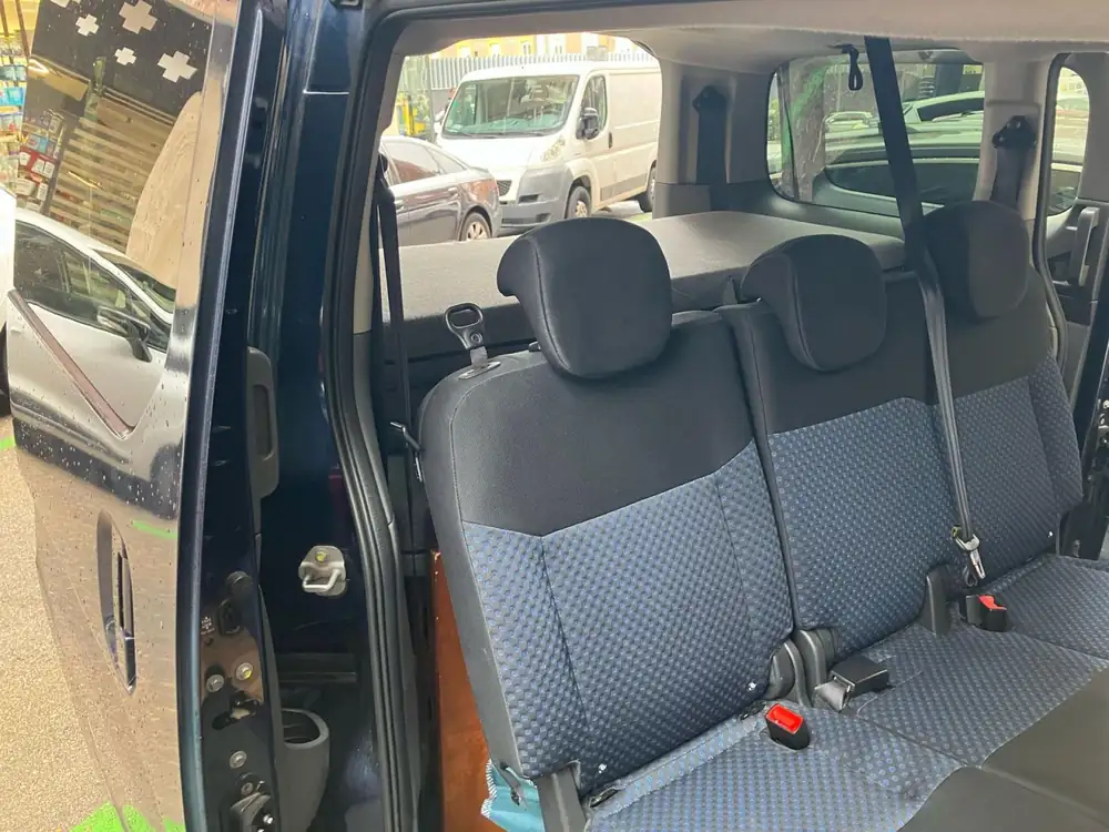 NISSAN nv200