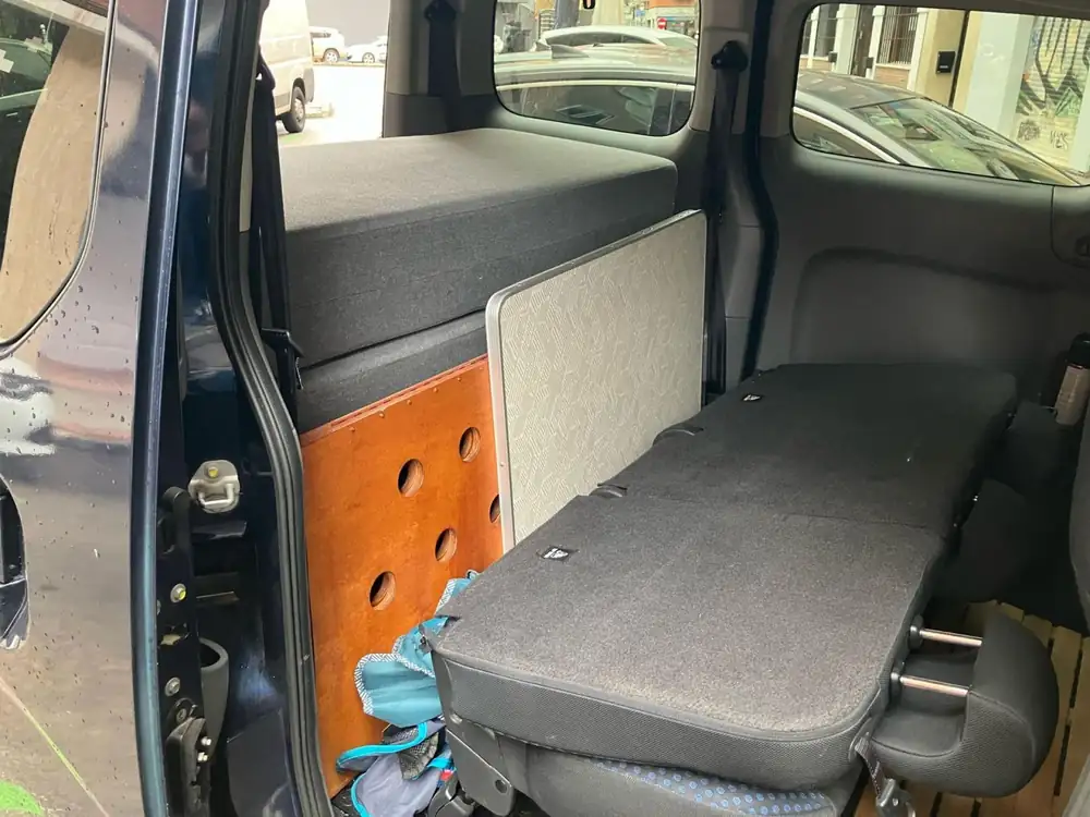 NISSAN nv200