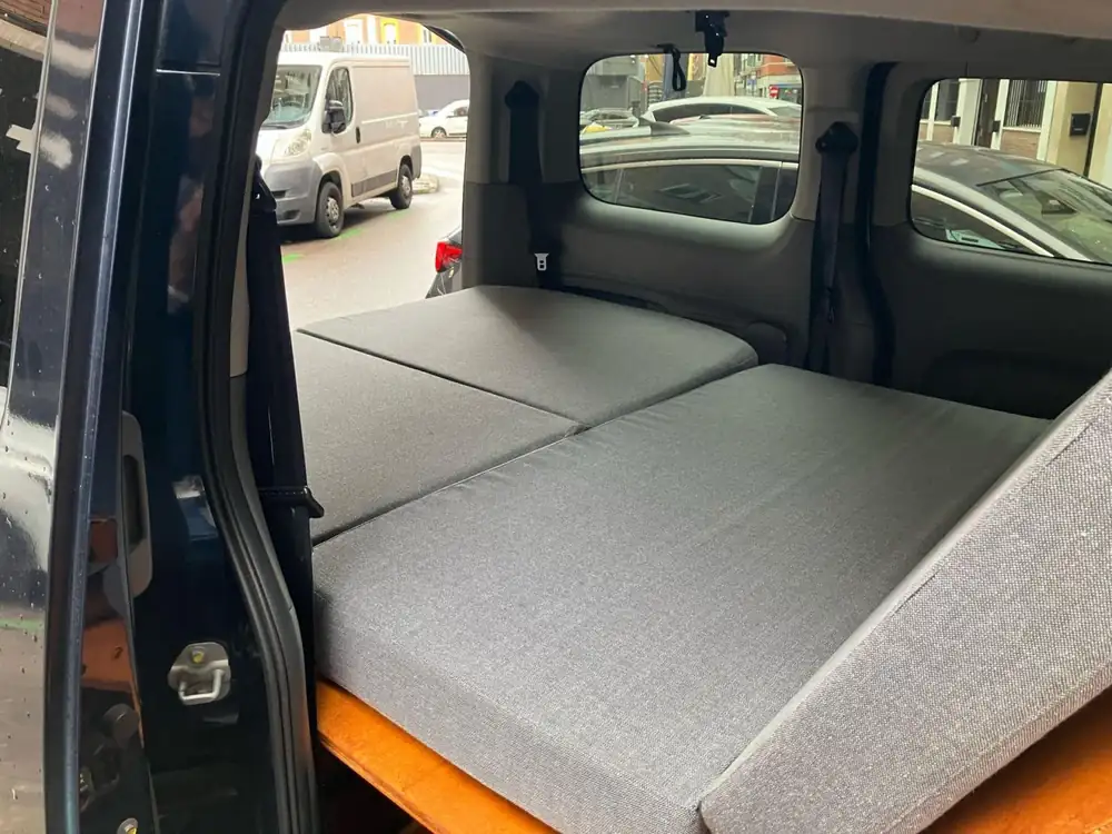 NISSAN nv200