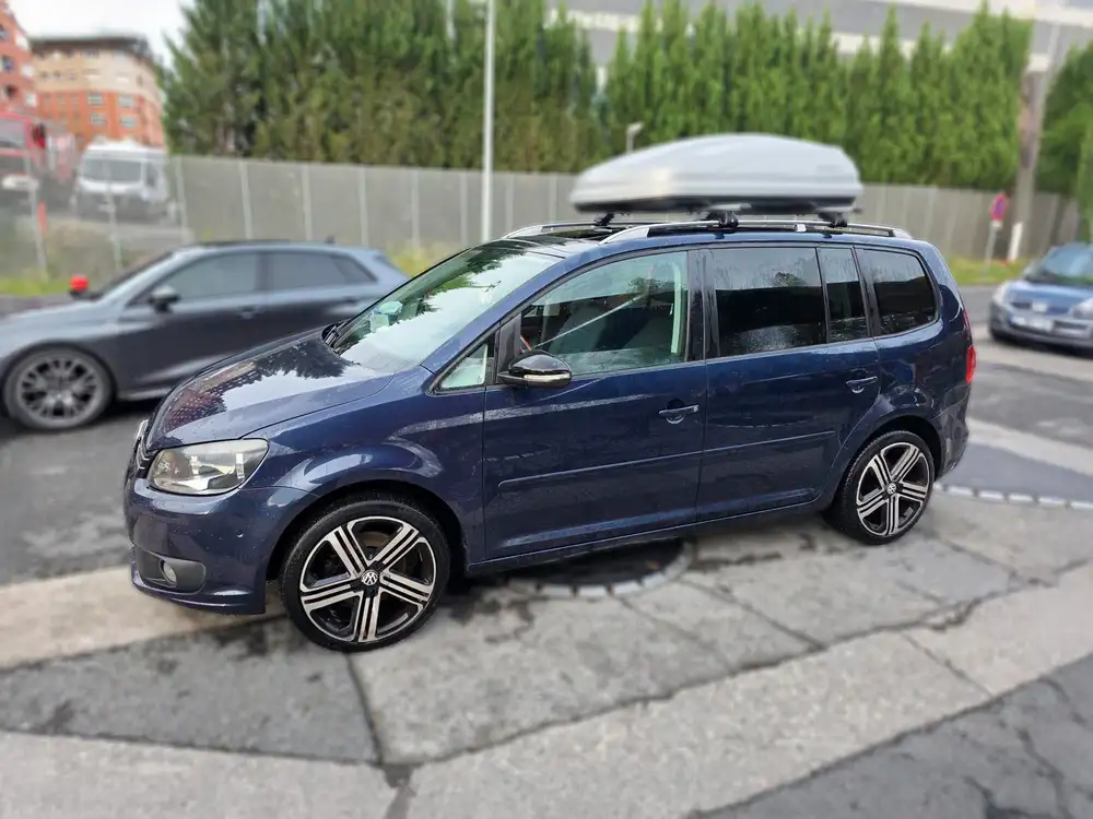 VOLKSWAGEN touran