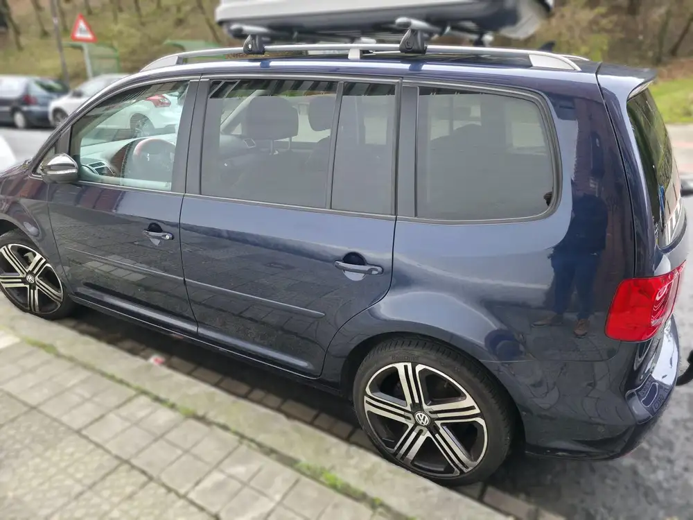 VOLKSWAGEN touran