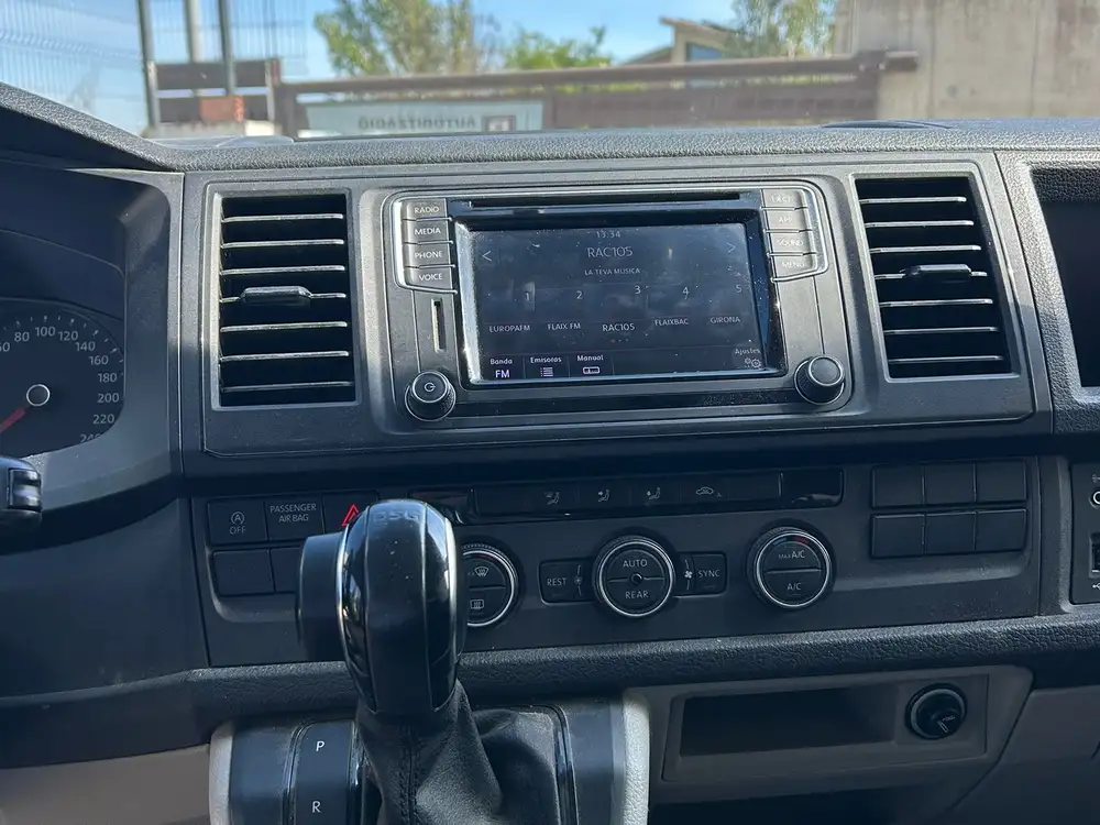 VOLKSWAGEN caravelle