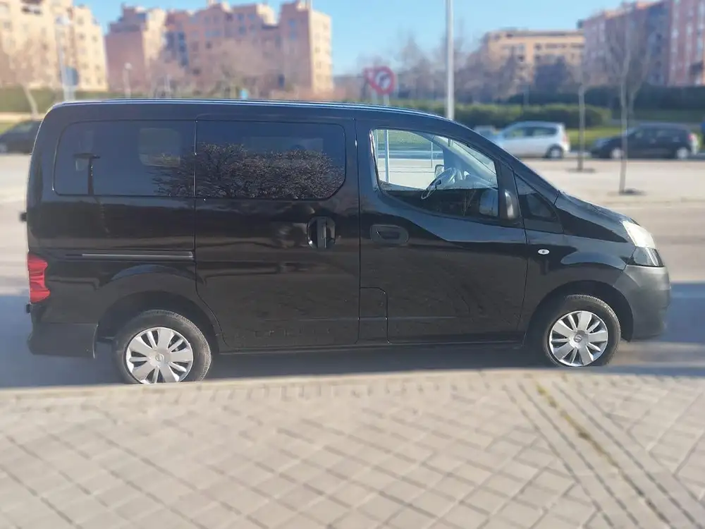 NISSAN nv200