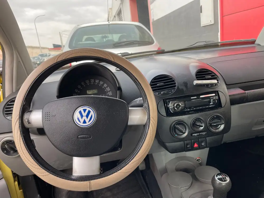 VOLKSWAGEN new beetle