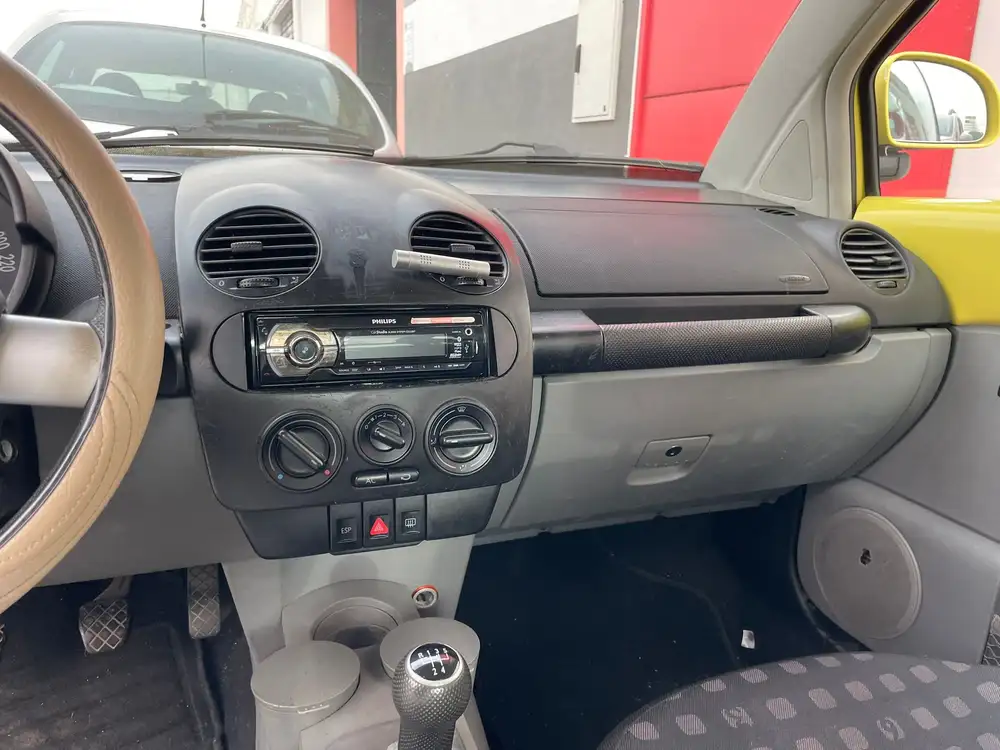 VOLKSWAGEN new beetle