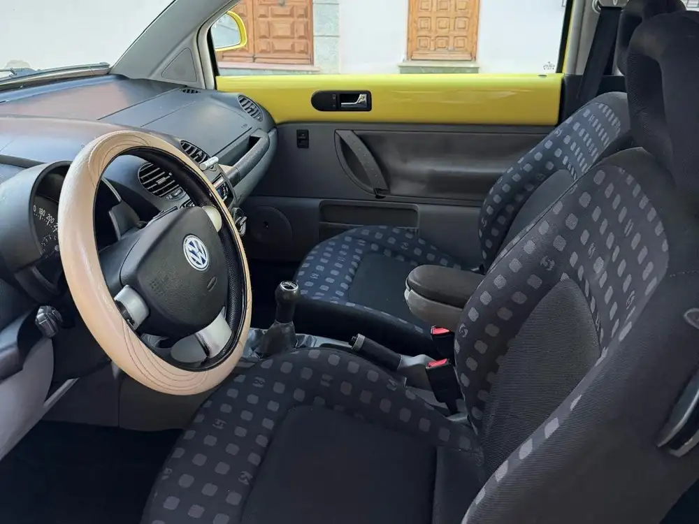 VOLKSWAGEN new beetle