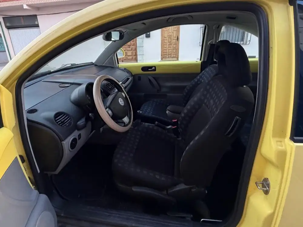 VOLKSWAGEN new beetle