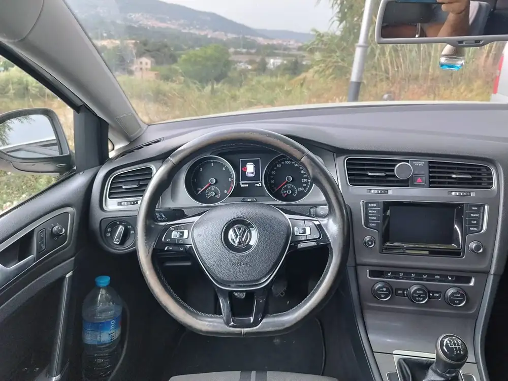 VOLKSWAGEN golf