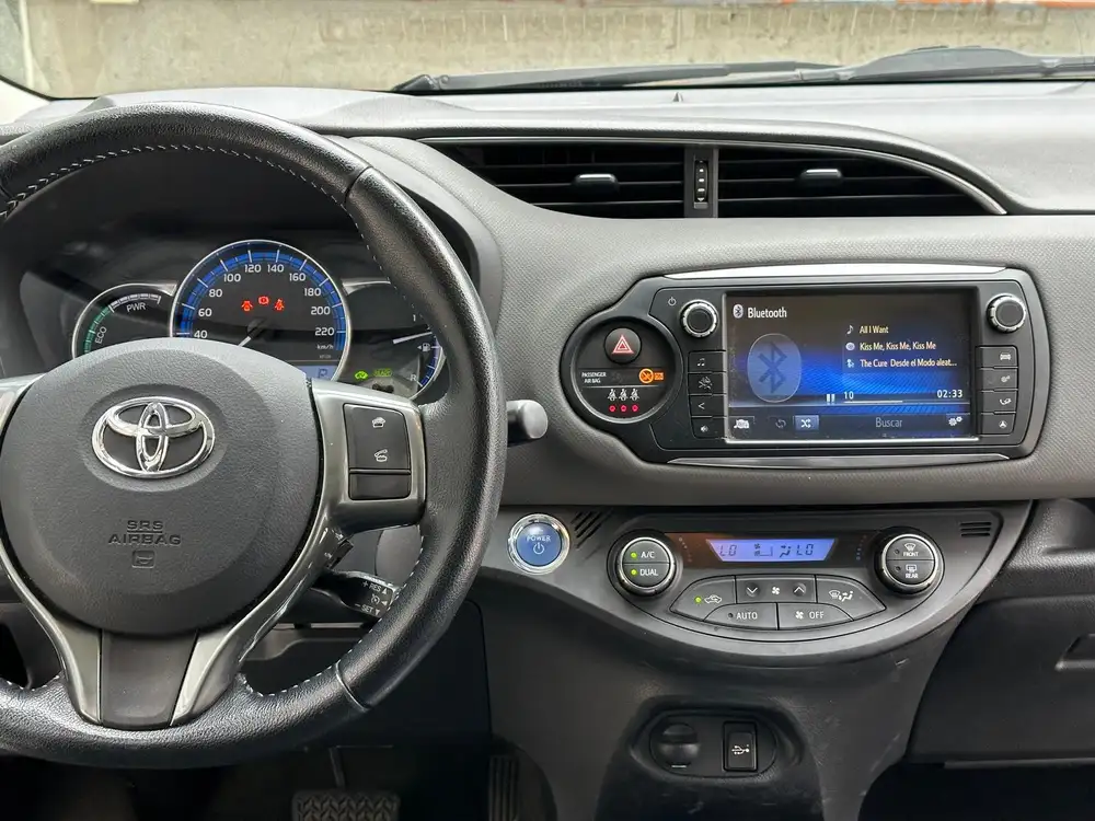 TOYOTA yaris