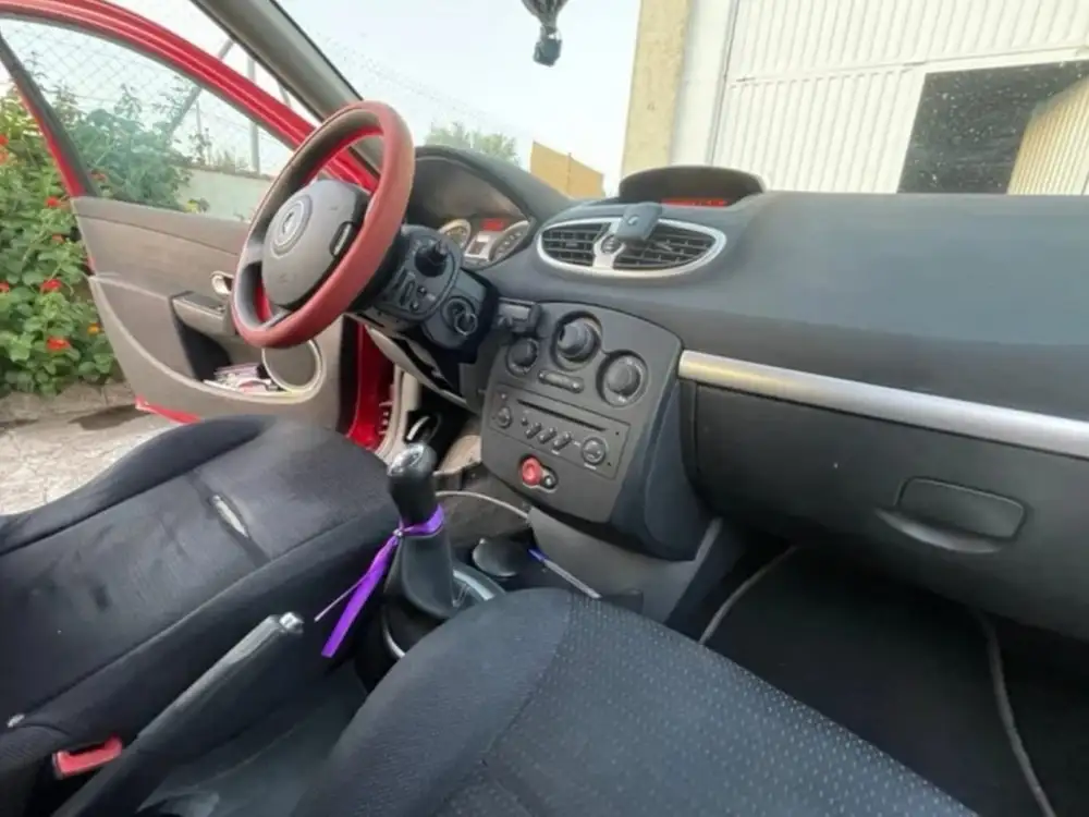 RENAULT clio