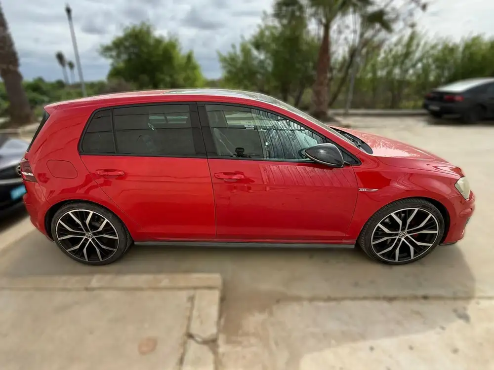 VOLKSWAGEN golf