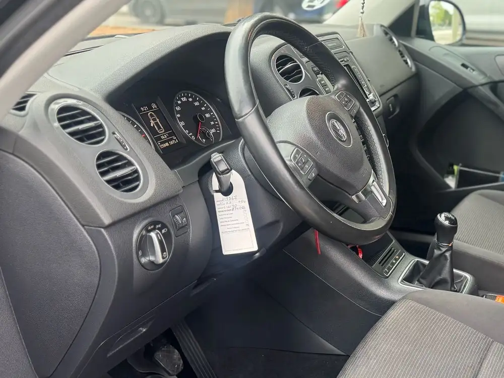 VOLKSWAGEN tiguan
