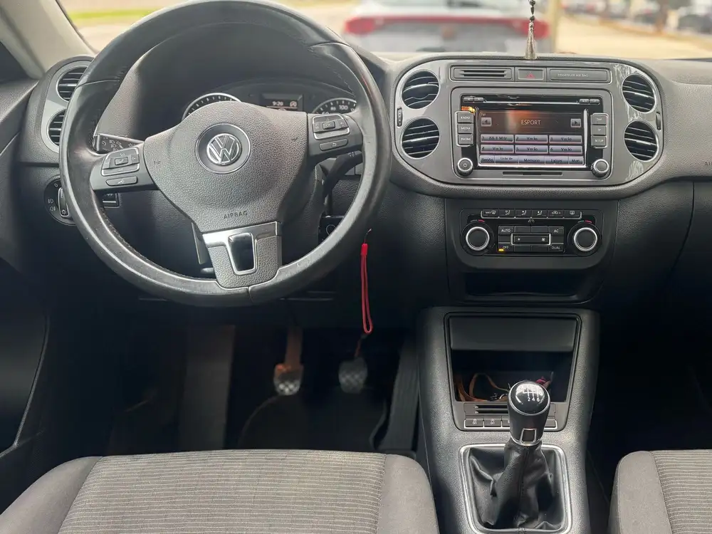 VOLKSWAGEN tiguan