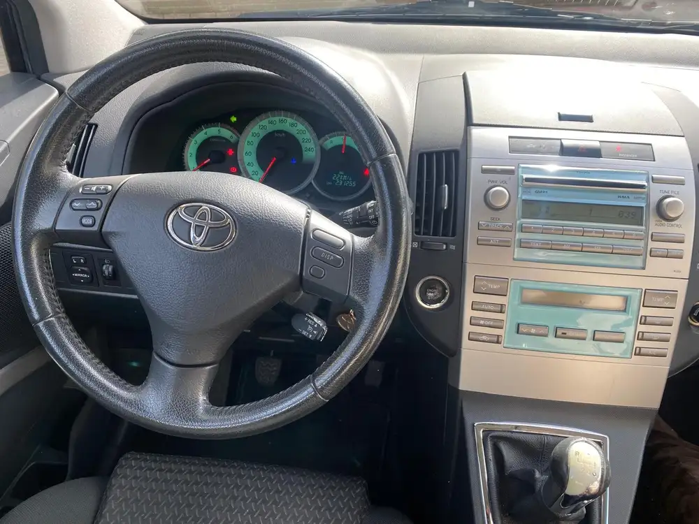 TOYOTA corolla verso