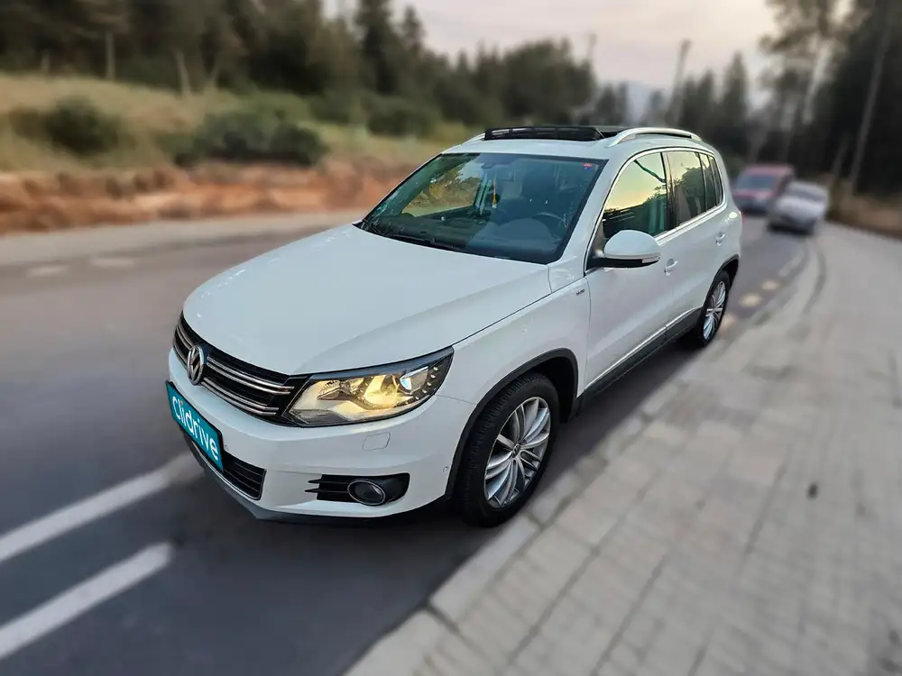 VOLKSWAGEN tiguan