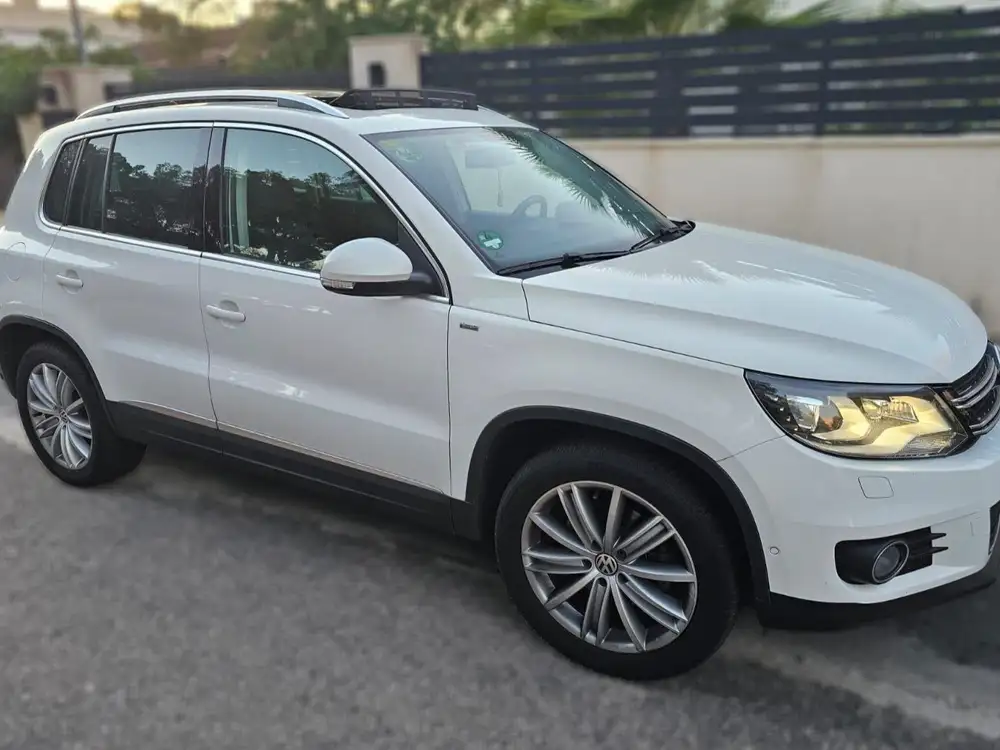 VOLKSWAGEN tiguan