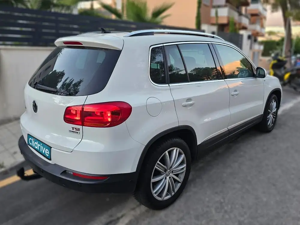 VOLKSWAGEN tiguan