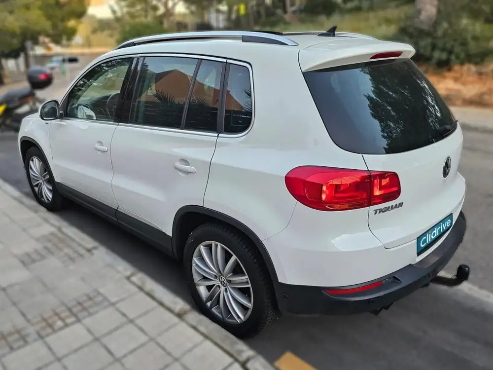 VOLKSWAGEN tiguan