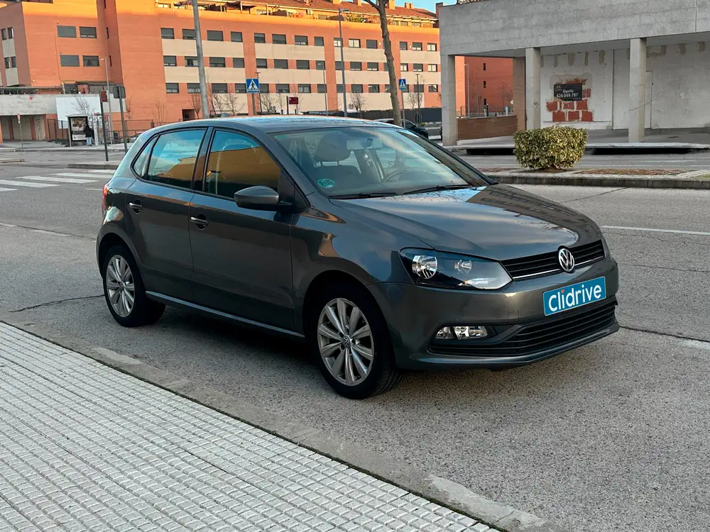 VOLKSWAGEN polo