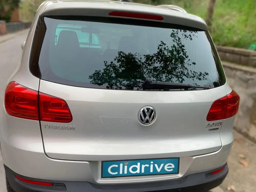 VOLKSWAGEN tiguan