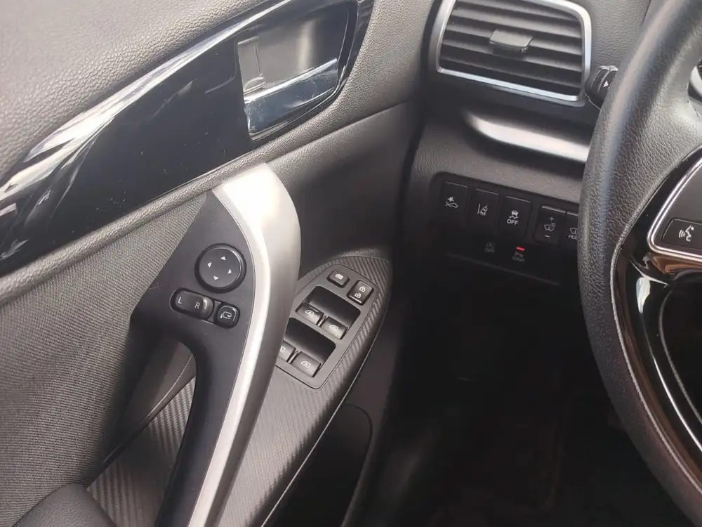 MITSUBISHI eclipse cross