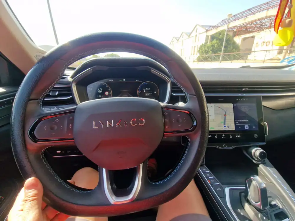 LYNK & CO 01