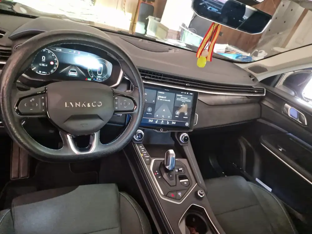 LYNK & CO 01