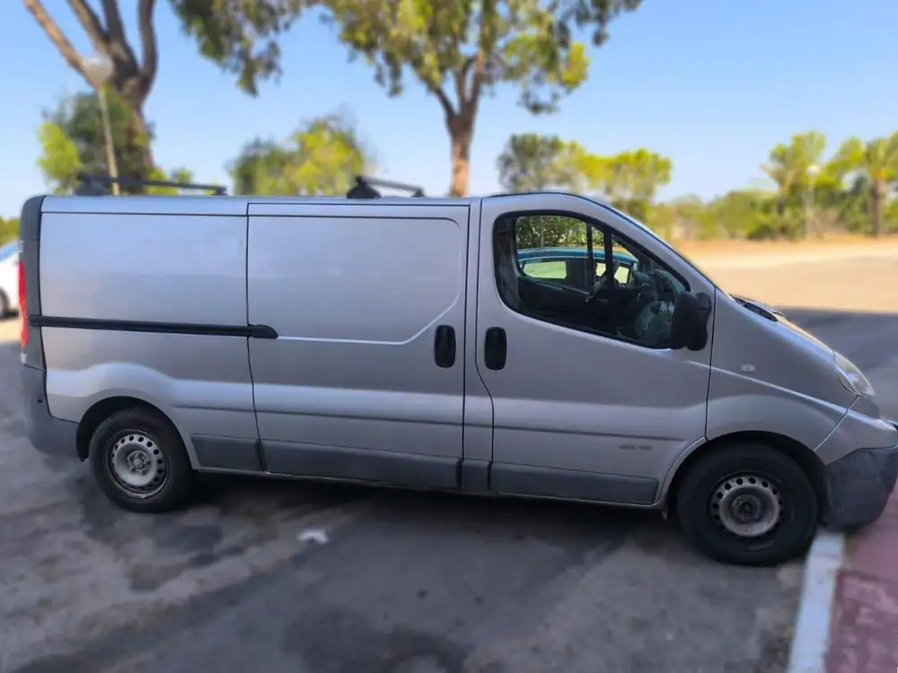 RENAULT trafic