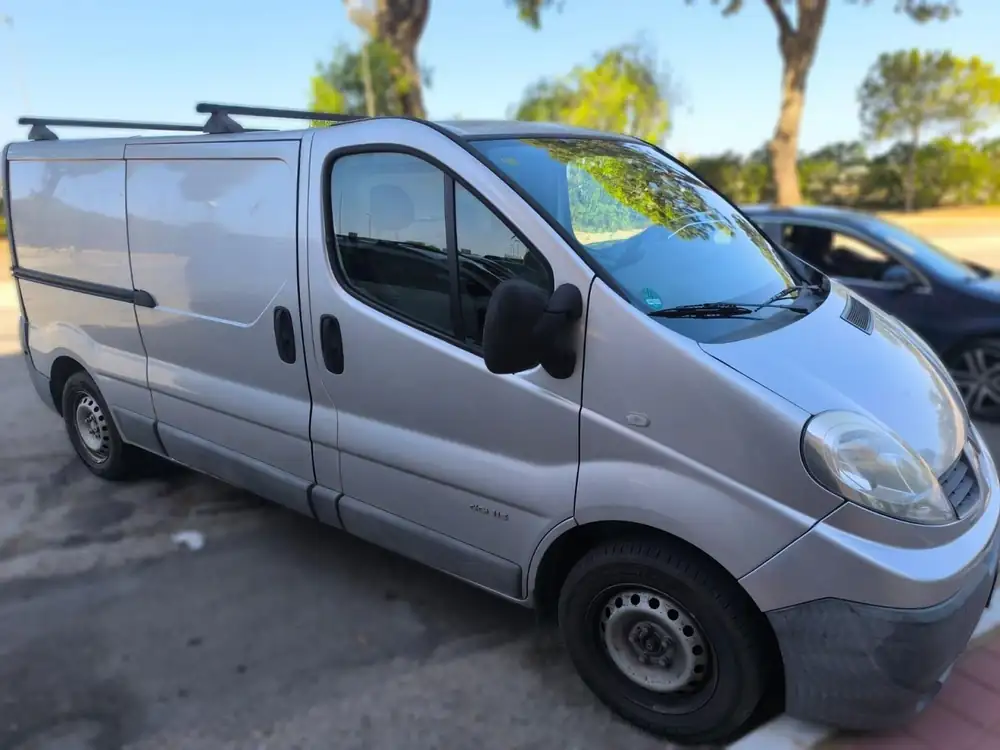 RENAULT trafic