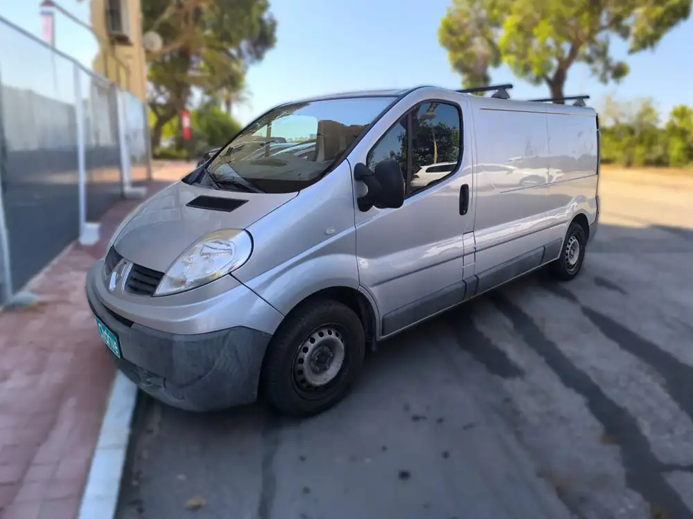 RENAULT trafic