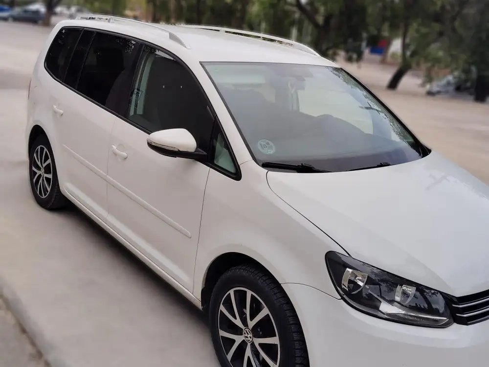 VOLKSWAGEN touran