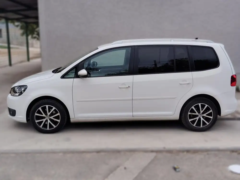 VOLKSWAGEN touran