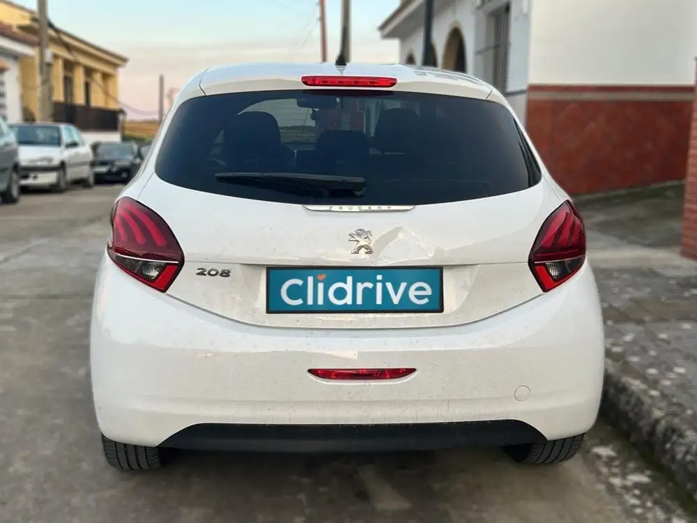 PEUGEOT 208