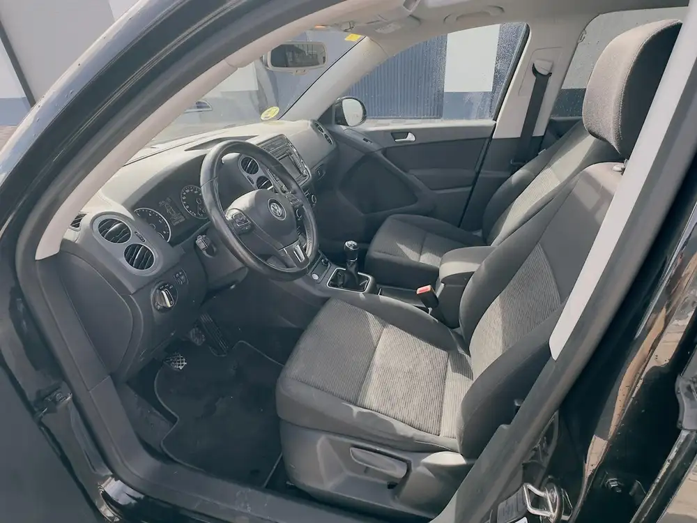 VOLKSWAGEN tiguan