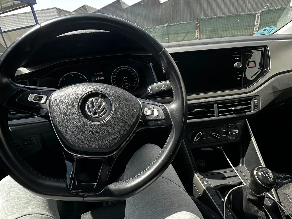 VOLKSWAGEN polo