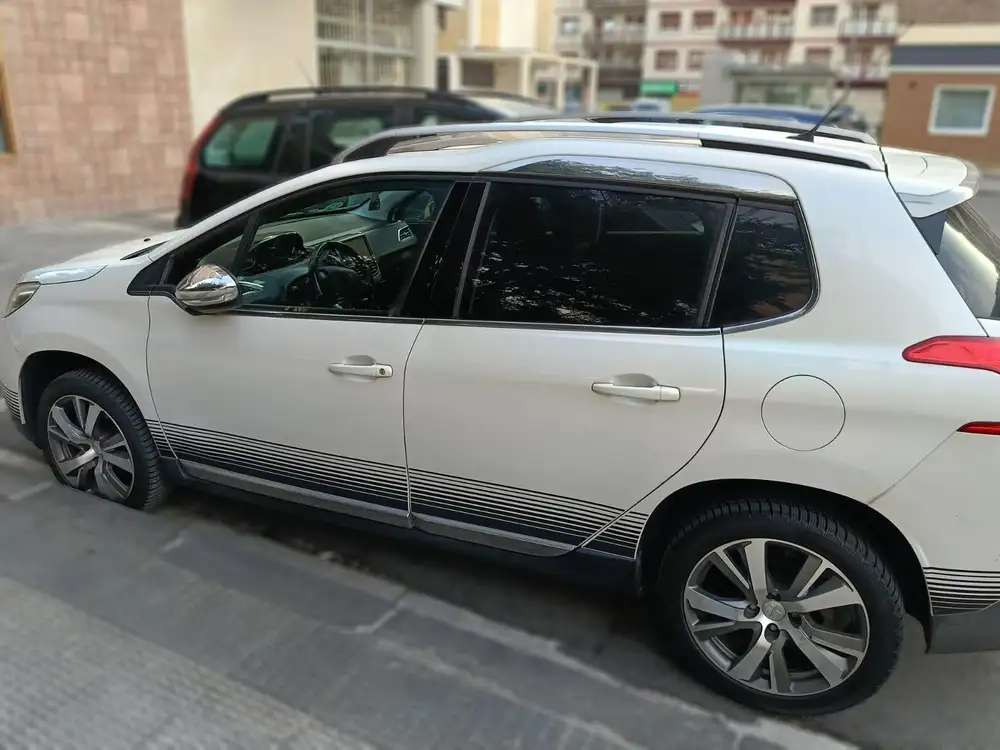 PEUGEOT 2008
