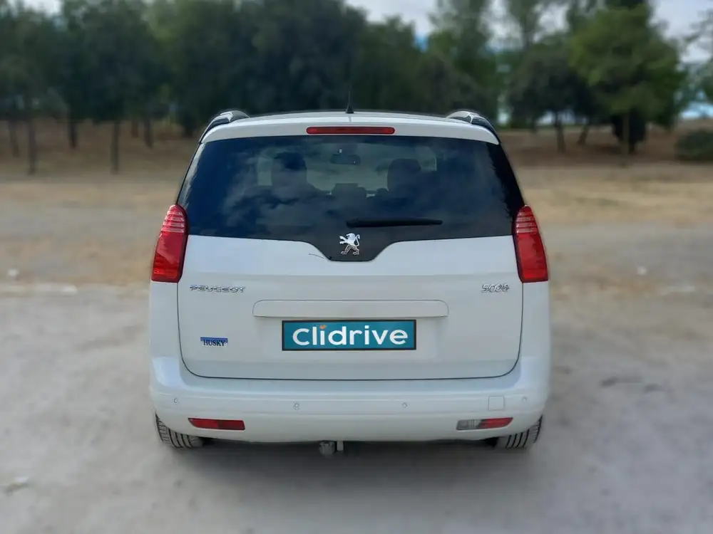 PEUGEOT 5008