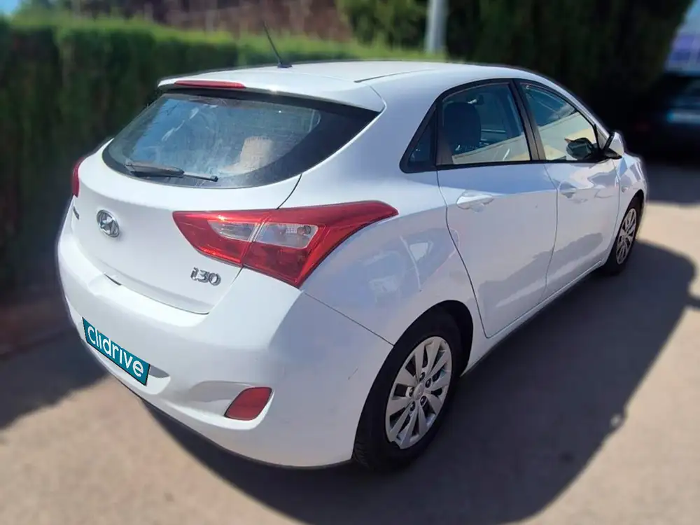 HYUNDAI i30