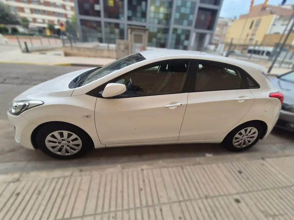 HYUNDAI i30