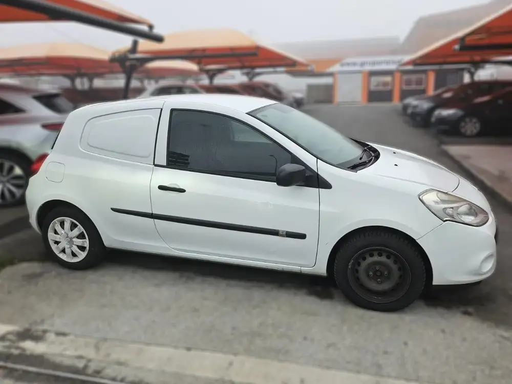 RENAULT clio