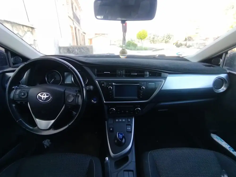 TOYOTA auris