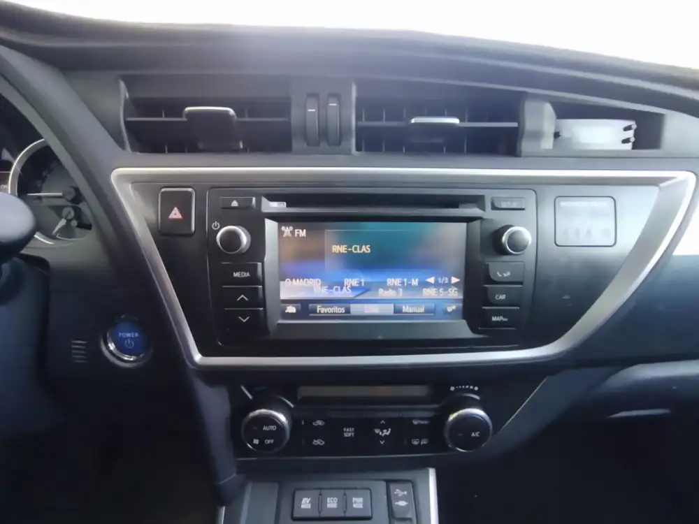 TOYOTA auris